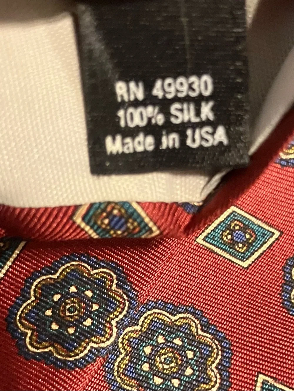 Men's Red Medallion Pattern Tie